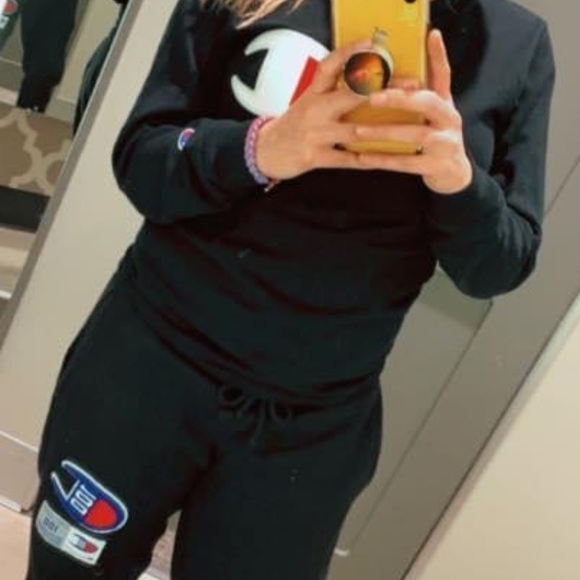 I’m searching for this champion set! ISO ISO